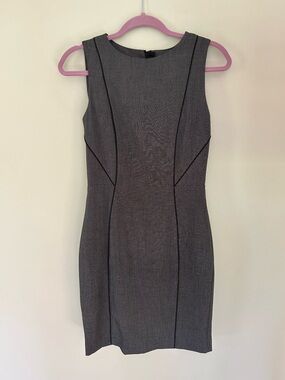H&M Grey Sleeveless Sheath Dress with Contrast Piping